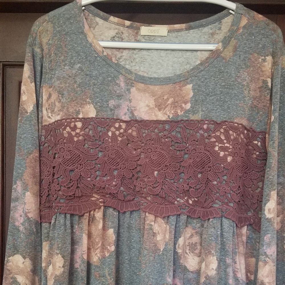 Loose fitting shirt